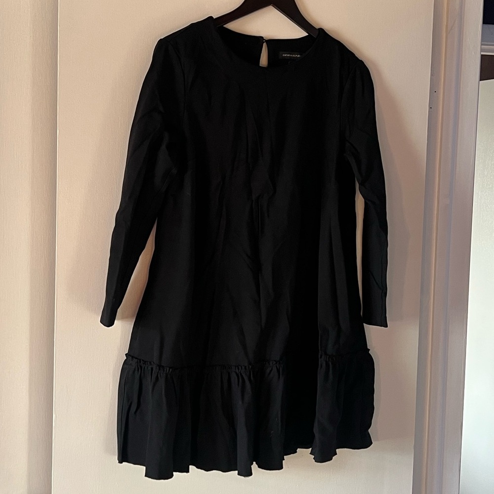 BANANA REPUBLIC Black Long Sleeve Knit Ruffle Hem Dress. Women’s 10.